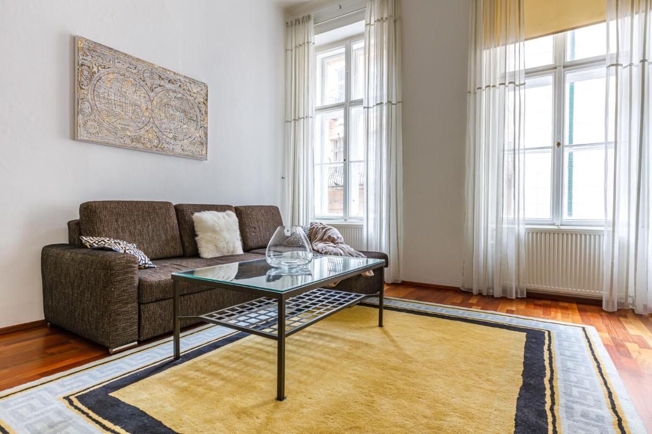 Newly Renovated Apartment In The Old Town ブラチスラヴァ エクステリア 写真