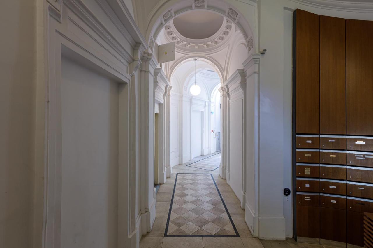 Newly Renovated Apartment In The Old Town ブラチスラヴァ エクステリア 写真